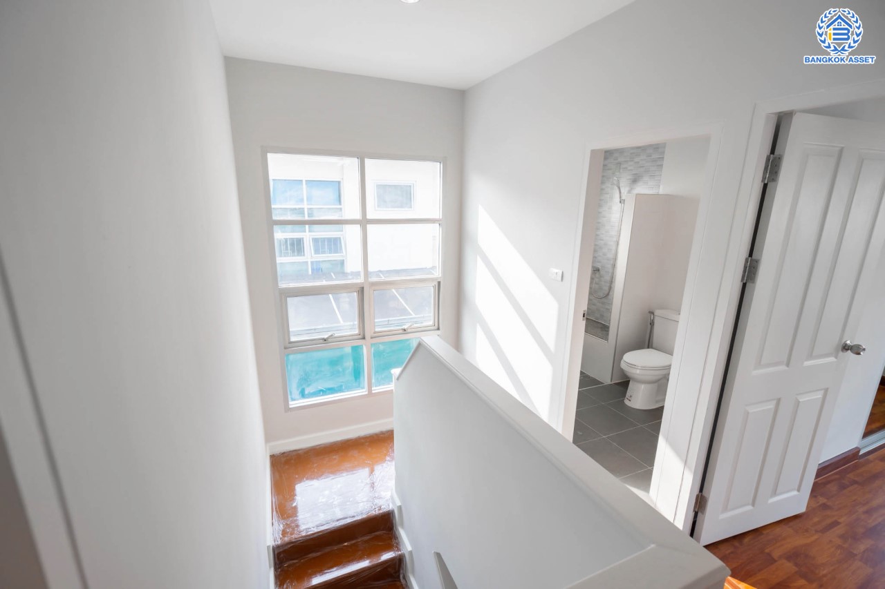 บ้านมือสองตกแต่งใหม่ ม.ศุภาลัยวิลล์ วงแหวน-รัตนาธิเบศร์ เนื้อที่ 51.1 ตร.ว. ฟังก์ชันจัดเต็ม 4 ห้องนอน 2 ห้องน้ำ 2 ที่จอดรถ Master Bedroom พร้อม Walk- in Closet ตอบโจทย์ทุกการเข้าอยู่ บนทำเลเดินทางสะดวก ใกล้ ถ.กาญจนาภิเษก เซ็นทรัลเวสต์เกต และรถไฟฟ้า "สถานีคลองบางไผ่